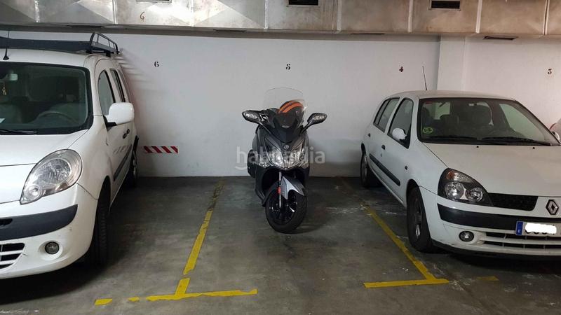 Foto a982503a-9e04-4a5b-ba6d-f33b01ff38f6. Location parking moto dans passatge dels garrofers 30 dans Barcelona