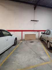 Alquiler Parking coche en Calle pintor peris arago, 33. Alquilo plaza de garaje