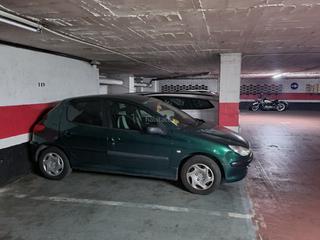 Parking coche en Carrer de la indústria 235. Pk vigilado 24h, coche mediano.