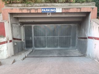 Affitto Posto auto in Carrer de castellolí 20. Plaza amplia tocando avenida barcelona (poble sec)