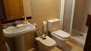 Appartement à Avenida príncipe de asturias 3. Piso con plaza de garaje y trastero en buena zona