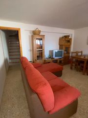 Casa adossada a Calle portal 155. Casa ideal para entrar a vivir