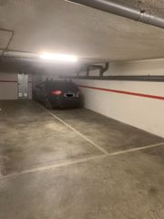 Autoparkplatz in Carrer sant feliu (de), 25. 2 plazas de párquing + trastero