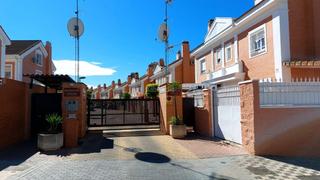 Maison jumelée à Calle tiberio 41. Precioso pareado en montequinto urb. atalaya