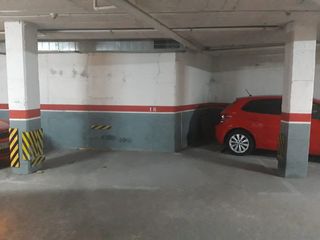 Parking coche en Carrer vicenç fonolleda, 33-39. Se vende o se alquila plaza de parquing