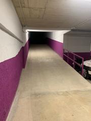 Rent Motorcycle parking in Carrer de puig i valls 10. Alquiler plaza moto grande