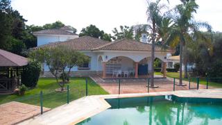 Xalet a Camino de la gramina 5. Chiclana (cádiz) vendo finca 9000 m  dos chalets