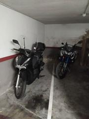 Location Parking moto à Carrer de la marina 6. Parkin motos, plazas más grandes de lo habitual