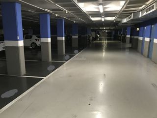 Miete Autoparkplatz in Carrer del pare sallarès 144. Plazs grande.