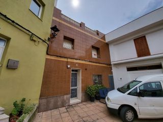 Casa aparellada en Espanya, 2. Ubicada en pleno casco histórico de canet lo roig