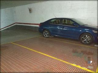 Miete Autoparkplatz in Carrer de pere pelegrí 82-a. Plaza de garaje en alquiler