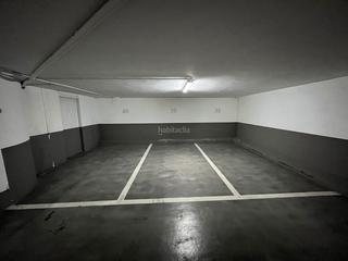 Lloguer Aparcament cotxe a Carrer de colón 8. Se alquila garaje en c/colón 8 (junto mediamarkt)