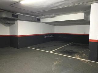 Location Parking voiture à Carrer d'hedilla 126. Plaza parking en alquiler para coche mediano