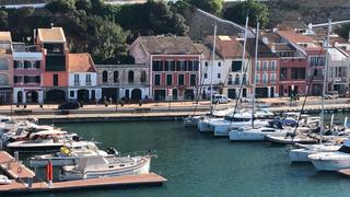 Appartement à Moll de llevant 109. Duplex de lujo con garaje, en primera línea de mar