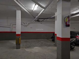Miete Motorradparkplatz in Carrer de rubén darío 10. Amplia plaza para moto y de muy facil acceso