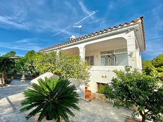 Country house in Carrer de montagut 188. Magnifica villa renovada con piscina