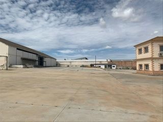 Rent Industrial building in Ma-454 41. Se alquila o se vende parcela