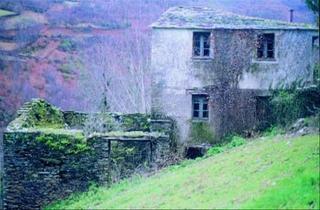 Casa a Lugar esperante 11. Casa de piedra y pizarra