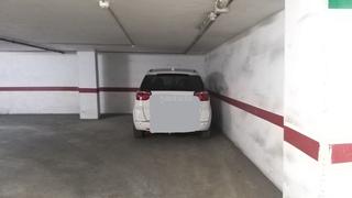 Parking voiture à Carrer beniarbeig 13. Garaje entre gran vía-vía parque - calle polop, 30