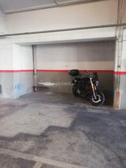 Miete Motorradparkplatz in Carrer mestre candi 18. Puerta  automatica