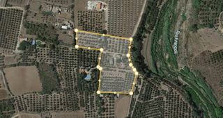 Terreno residenziale in Finca 14.000 m2 terme de valls (la serra),. Finca de avellanos, com masia, almacen,