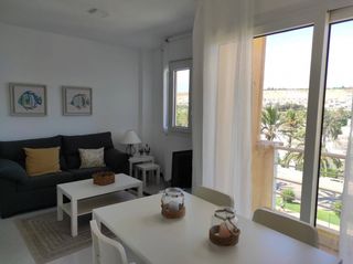 Alquiler Apartamento en Calle gavia, 13. Urbanización primera línea de playa