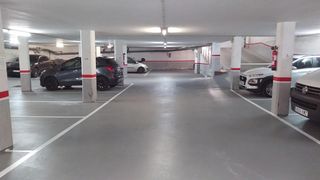 Location Parking voiture à Calle alfou, 86. Alquiler de plaza de garaje en cardedeu