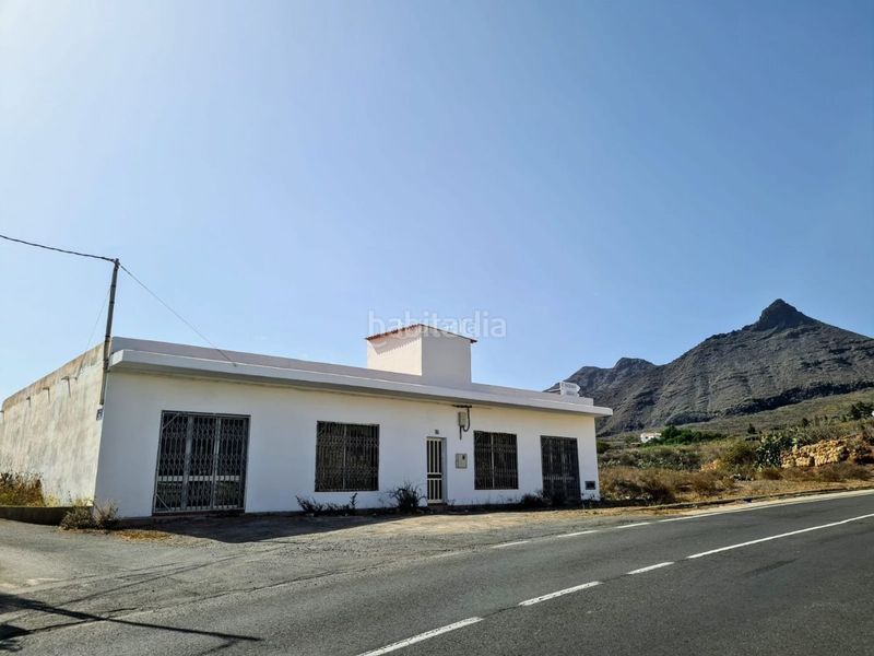 Foto 4a2c736b-c829-4da9-8c81-1fe96bfab8ff. Alquiler local comercial en carretera vilaflor 75 ideal porque no tiene vecinos colindantes en Arona