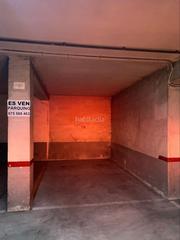 Aparcament cotxe a Carrer dels mercaders 8. Excepcional gran parking en el centro comercial!