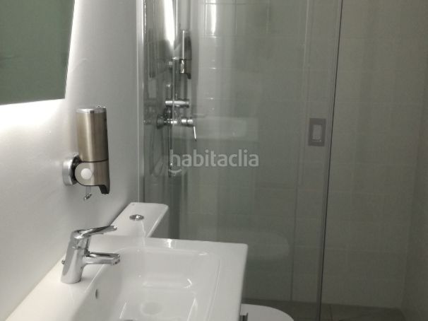 Foto 56a17f0f-1f10-41d1-b3e2-da7c60fa1650. Piso en calle dávila bertoli 20 moderno, nuevo y atractivo estudio-zona prime en Torremolinos