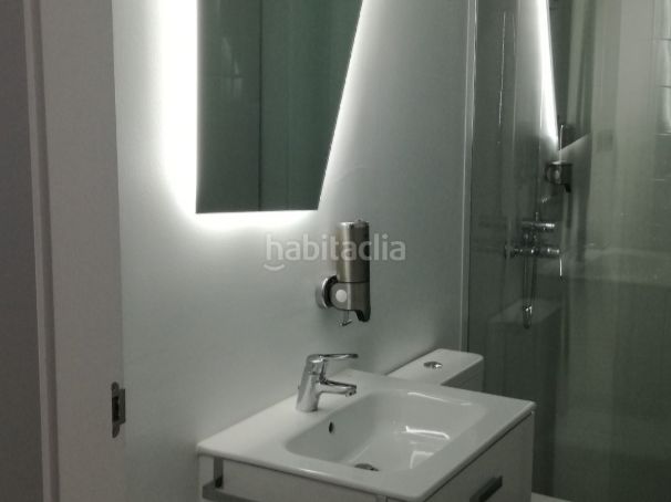 Foto f007c9ef-184c-4c0b-8c81-45e47e0d9223. Piso en calle dávila bertoli 20 moderno, nuevo y atractivo estudio-zona prime en Torremolinos