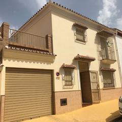 Casa adossada a Avenida europa 4. Casa adosada en pizarra (el olivar).