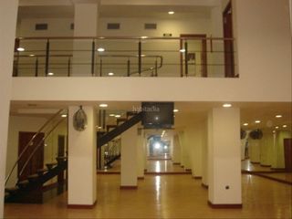 Local Comercial a Plaza pintor inocencio medina vera 8. Vendo 600 m2 local en rentabilidad 6 %