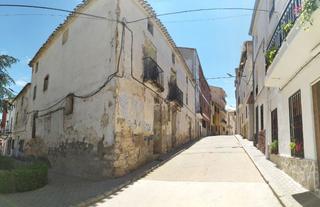 Casa a Calle isabel la católica 1. Se vende casa de pueblo en estado de origen