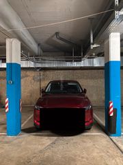 Parking coche en Carrer bosc, 105. Parking amplio ubicado en primera planta