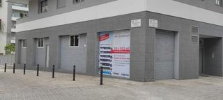 Locale commerciale in Avinguda de josep tarradellas i joan 273. Local comercial nuevo a estrenar esquinero remonta