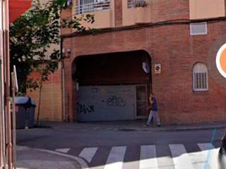 Alquiler Parking coche en Carrer doctor ferran 8. Alquiler de parking moto. zona cementerio viejo.