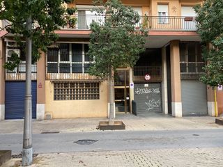 Affitto Capannone industriale in Carrer de la cooperativa 83. Local 2 minutos estacion y centro