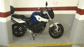Rent Motorcycle parking in Carrer costa i cuxart, 27. Parking de moto