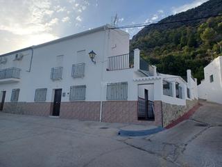 Casa en alquiler en algodonales. casa rural con vi