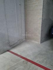 Miete Motorradparkplatz in Carrer de buxeda 13. Alquiler parking para moto al lado del centro