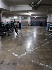 Rent Car parking in Carrer de les camèlies 29. Plaza pequeña , coche o moto 2mx2,60m camelies 29