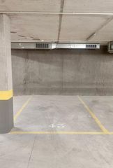 Alquiler Parking coche en Federica montseny, 15. Plaza para coche y moto
