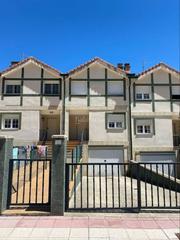 Casa adossada a Calle el lago 25. Chalet adosado en espinosa de los monteros
