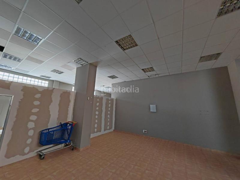 Foto cfefbe96-7839-4b43-a362-77aea26e8cc2. Local comercial en calle la luna 4d amplio local en Guadalajara