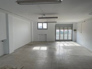 Alquiler Local Comercial en Carrer anselm clave, 141. Local comercial céntrico y polivalente.