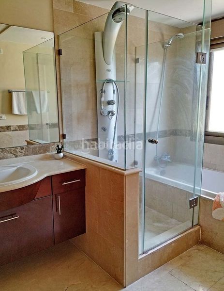 Foto 3a9b2bd5-5d42-4b42-81db-7f493903a4a5. Alquiler casa adosada en urbanizacion la meridiana 28 fantástica casa adosada en nagueles alto en Marbella