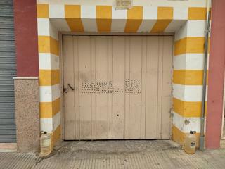 Aparcament cotxe a Carrer d'albalat 115. Raya de garaje