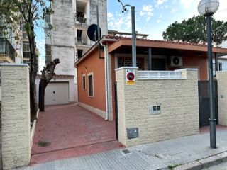 Affitto Chalet in Carrer valencia (de), 77. Acogedora casa junto al mar para una familia