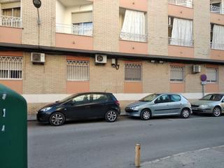 Pis a Calle parejo y cañero 21. Piso muy céntrico
